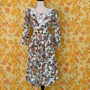 Beautiful Vintage Cream Floral Lace Collar Dress
